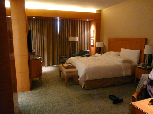 Hotel room at the Four Seasons, Mumbai