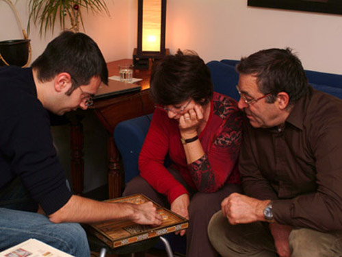 Teaching Aude's parents how to play backgammon