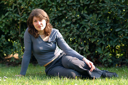 Aude on the lawn